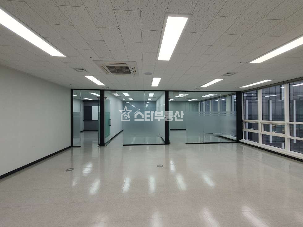경기 광명시 일직동 광명역GIDC 매매, 실70평, 룸3개, 탕비실, 창고등 풀인테리어 O화물엘베인접O 매매 매물번호 10212 사진 2