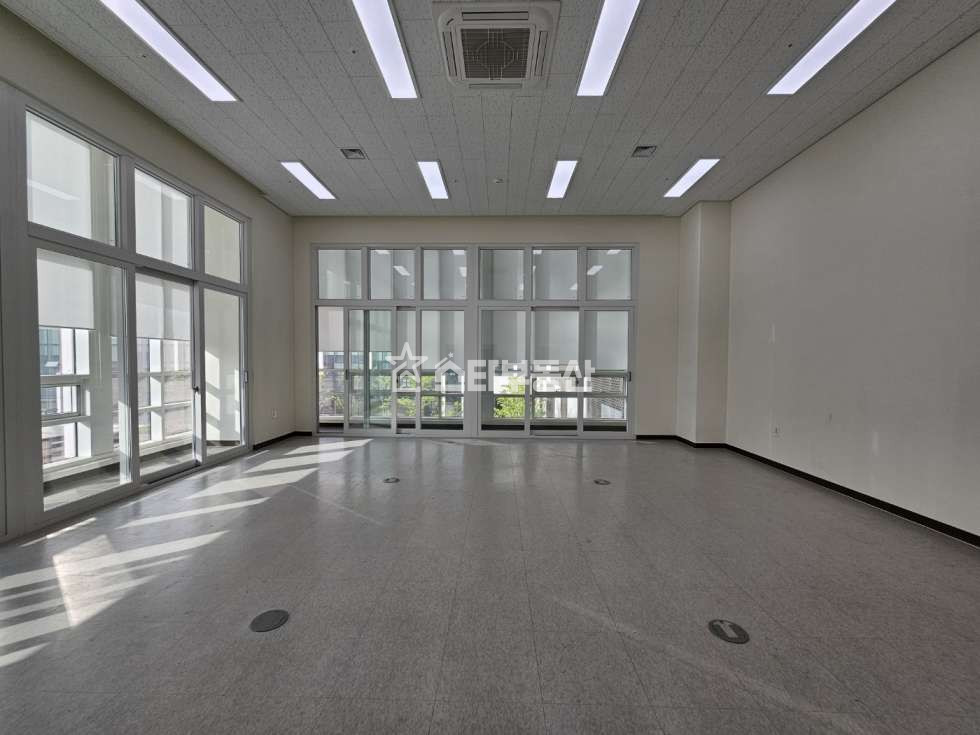 경기 광명시 일직동 광명역 드라이브인 임대, 실19평, 드라이브인사무실, 발코니有, 싱크대 강화도어, 기본인테리어 월세 매물번호 10372 사진 2