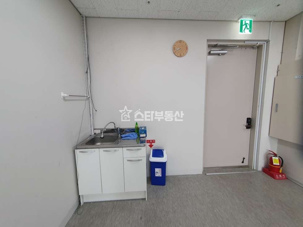 경기 광명시 일직동 광명역자이타워 사무실임대, 실12.7평, 발코니 有, 싱크대설치 월세 매물번호 10382 사진 2