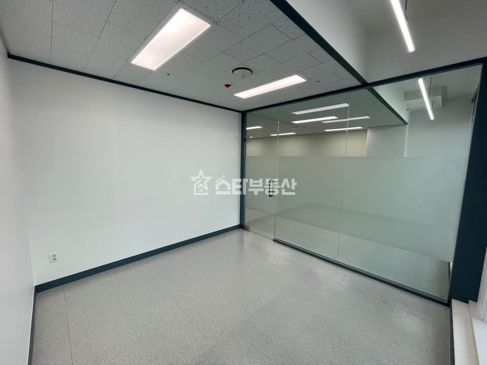 경기 광명시 일직동 광명GIDC 사무실 매매, 실23평, 룸2개 탕비실, 풀인테리어, 입주협의 매매 매물번호 10235 사진 5