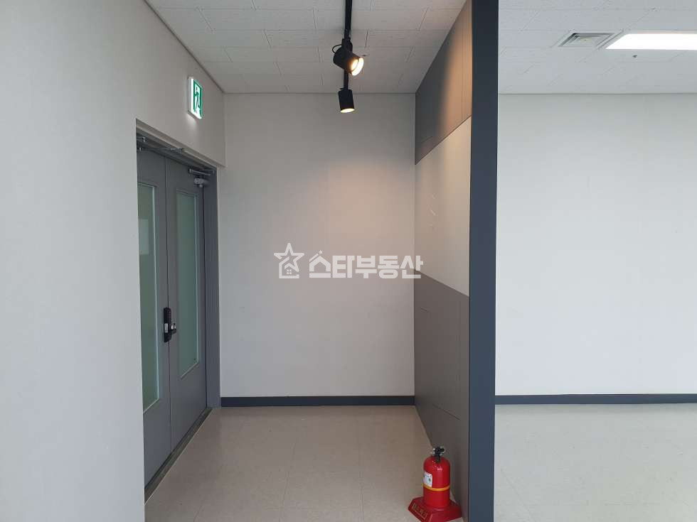 경기 광명시 일직동 광명 GIDC 사무실 매매, 실28평, 룸2개 탕비실, 최상급전망, 풀인테리어, 즉시입주가능 매매 매물번호 10443 사진 2
