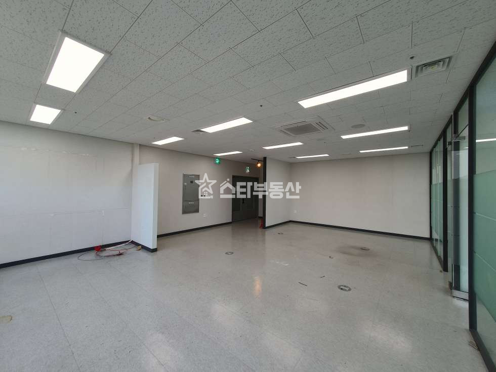 경기 광명시 일직동 광명 GIDC 사무실 매매, 실28평, 룸2개 탕비실, 최상급전망, 풀인테리어, 즉시입주가능 매매 매물번호 10443 사진 3