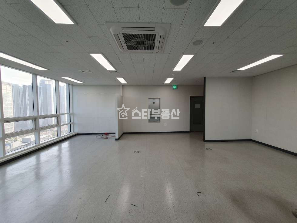 경기 광명시 일직동 광명 GIDC 사무실 매매, 실28평, 룸2개 탕비실, 최상급전망, 풀인테리어, 즉시입주가능 매매 매물번호 10443 사진 4