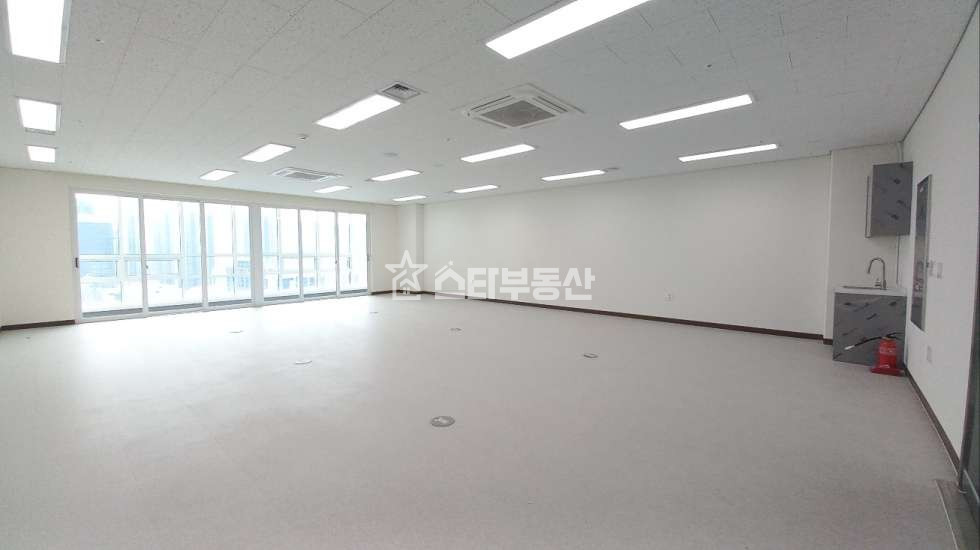 경기 광명시 일직동 광명역 GIDC 사무실, 실29, 싱크대 강화도어, 기본인테리어, 임대가저렴 월세 매물번호 10019 사진 4