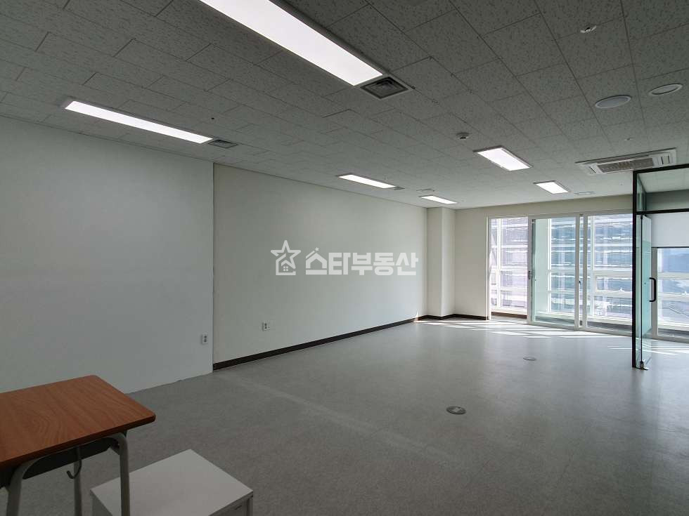 경기 광명시 일직동 광명GIDC 사무실 매매, 실29, 룸2개 탕비실,, 발코니有, 밝은사무실, 실입주가능 매매 매물번호 10137 사진 3