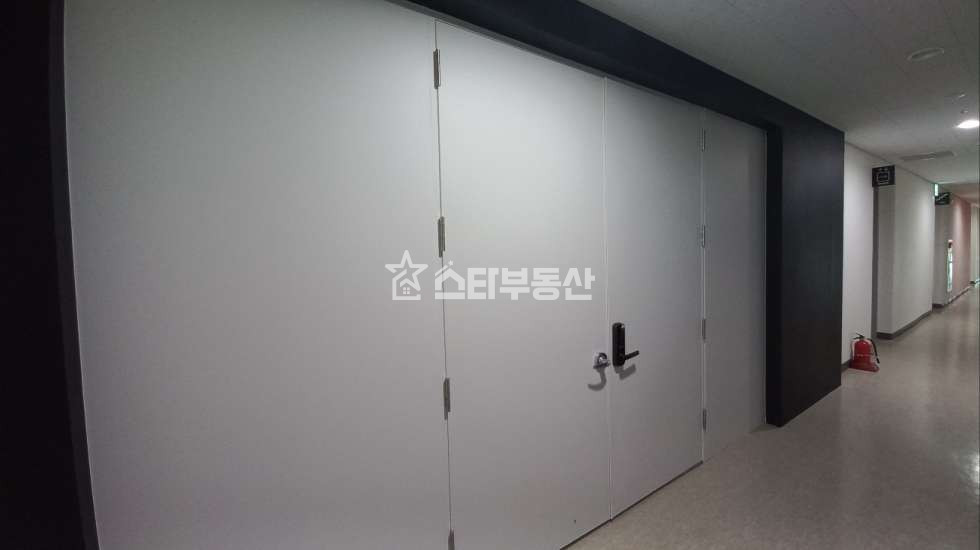 경기 광명시 일직동 엠클러스터 중형사무실매매, 실19평, 룸2개 탕비실, 풀인테리어 매매 매물번호 10456 사진 4