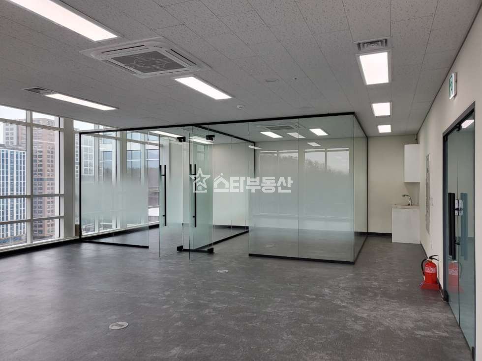 경기 광명시 일직동 광명 GIDC 사무실 매매, 실29평, 룸2개 탕비실, 최상급전망, 풀인테리어, 즉시입주가능 매매 매물번호 10378 사진 7