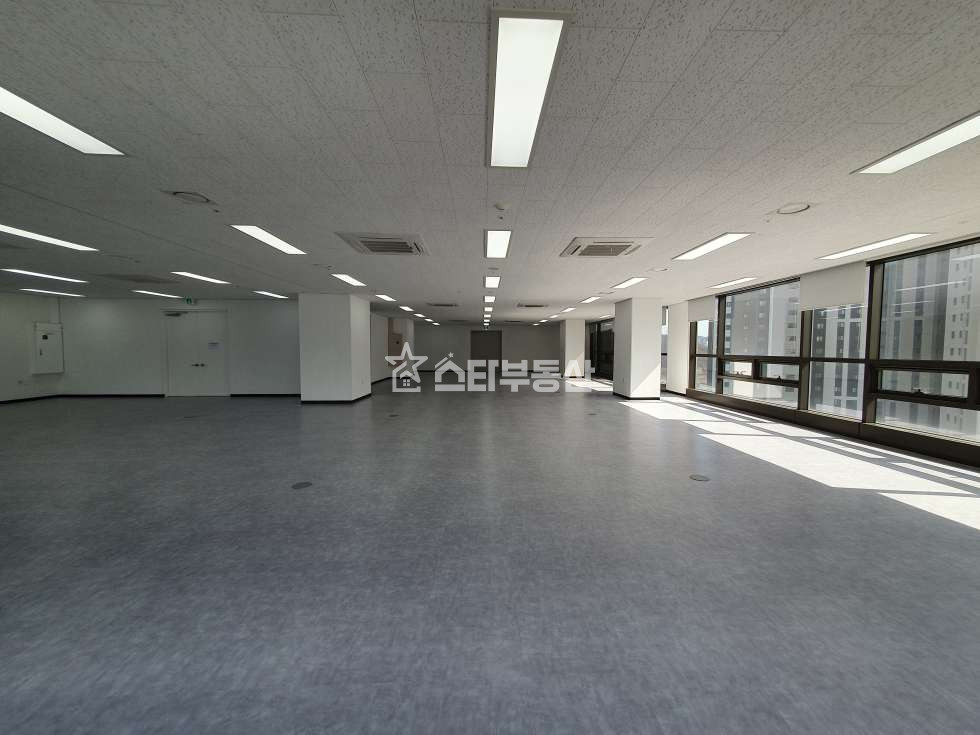 경기 광명시 일직동 광명역자이타워 사무실임대, 실95평, 발코니확장완료, 파노라마전망, 즉시입주 월세 매물번호 10483 사진 4