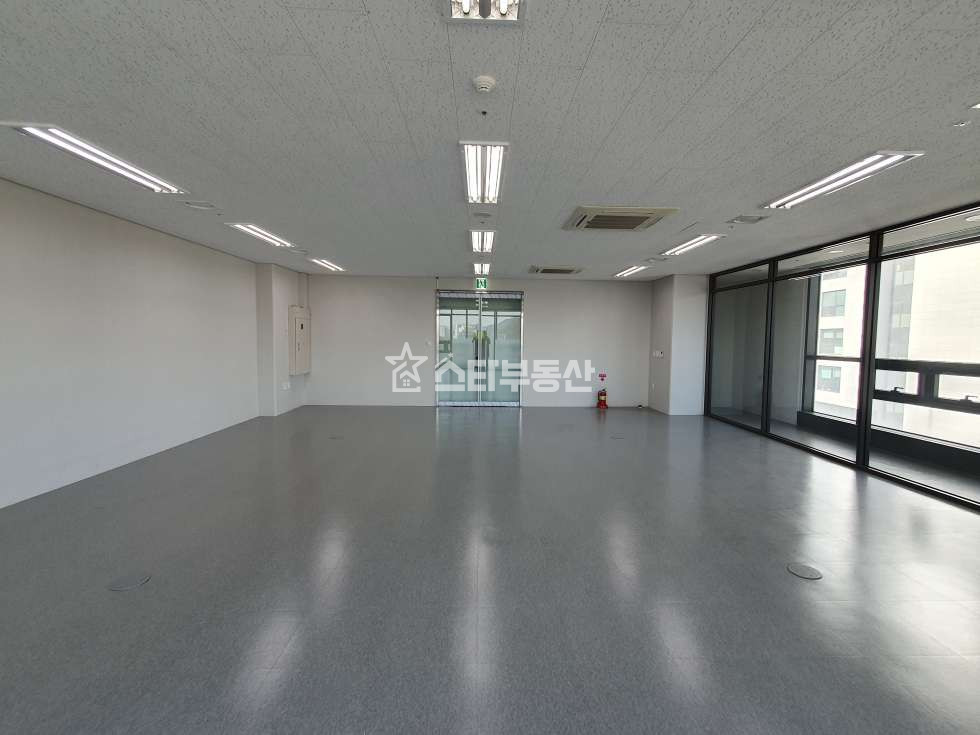 경기 광명시 일직동 광명역자이타워 사무실임대, 실51평, 초역세권 위치, 두개호실 임대, 트인전망, 즉시입주 월세 매물번호 10482 사진 3
