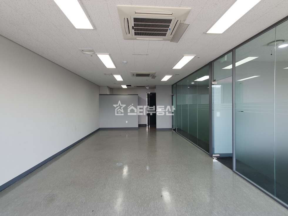 경기 광명시 일직동 광명역자이타워, 실면적28평, 중형사무실, 룸2+탕비실, 완벽한 풀인테리어, 깔끔한 사무실 월세 매물번호 10488 사진 1
