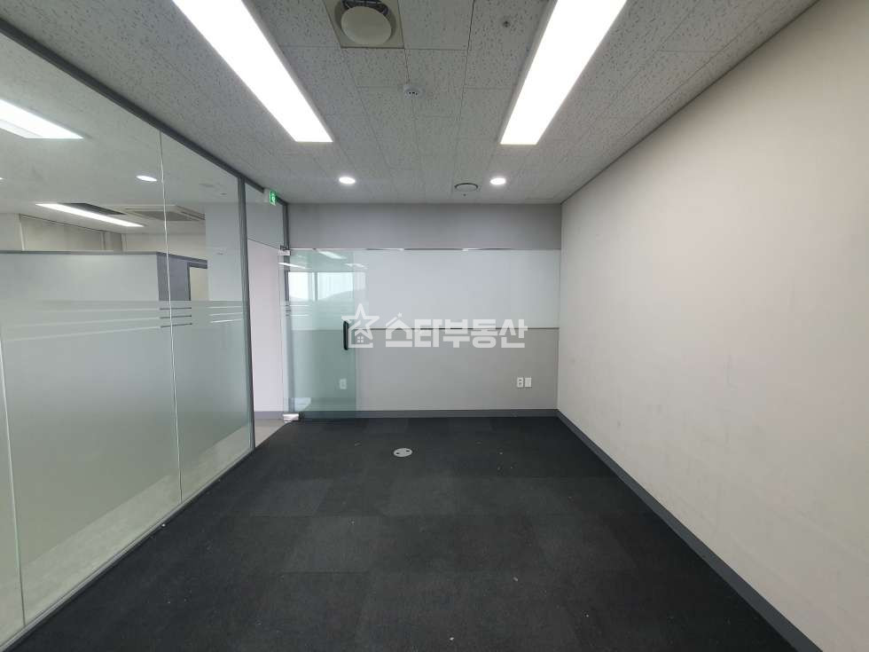 경기 광명시 일직동 광명역자이타워, 실면적28평, 중형사무실, 룸2+탕비실, 완벽한 풀인테리어, 깔끔한 사무실 월세 매물번호 10488 사진 5