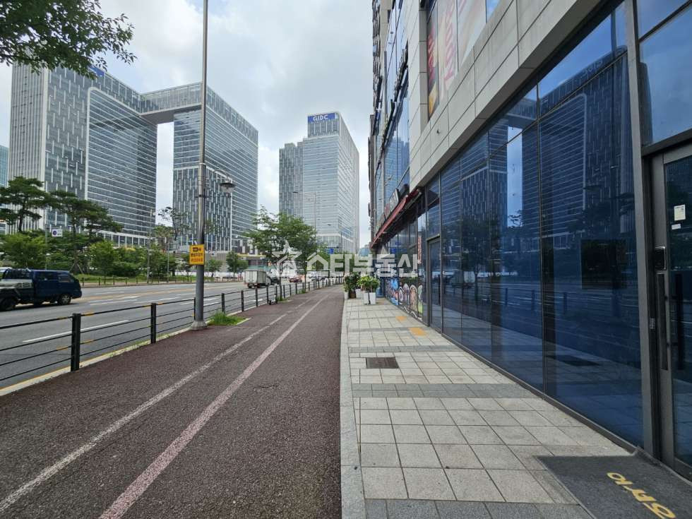 경기 광명시 일직동 광명역효성해링턴타워TheFirst동 광명역효성해링턴, 실31평, 큰대로변, 노출 좋은 상가 월세 매물번호 10459 사진 1