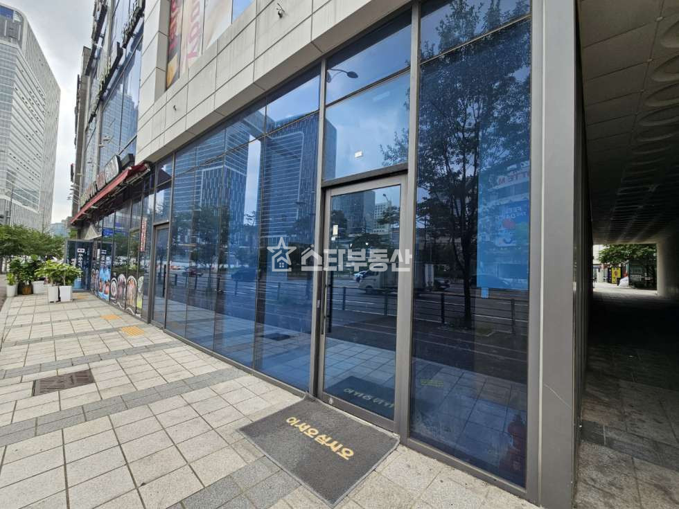 경기 광명시 일직동 광명역효성해링턴타워TheFirst동 광명역효성해링턴, 실31평, 큰대로변, 노출 좋은 상가 월세 매물번호 10459 사진 2
