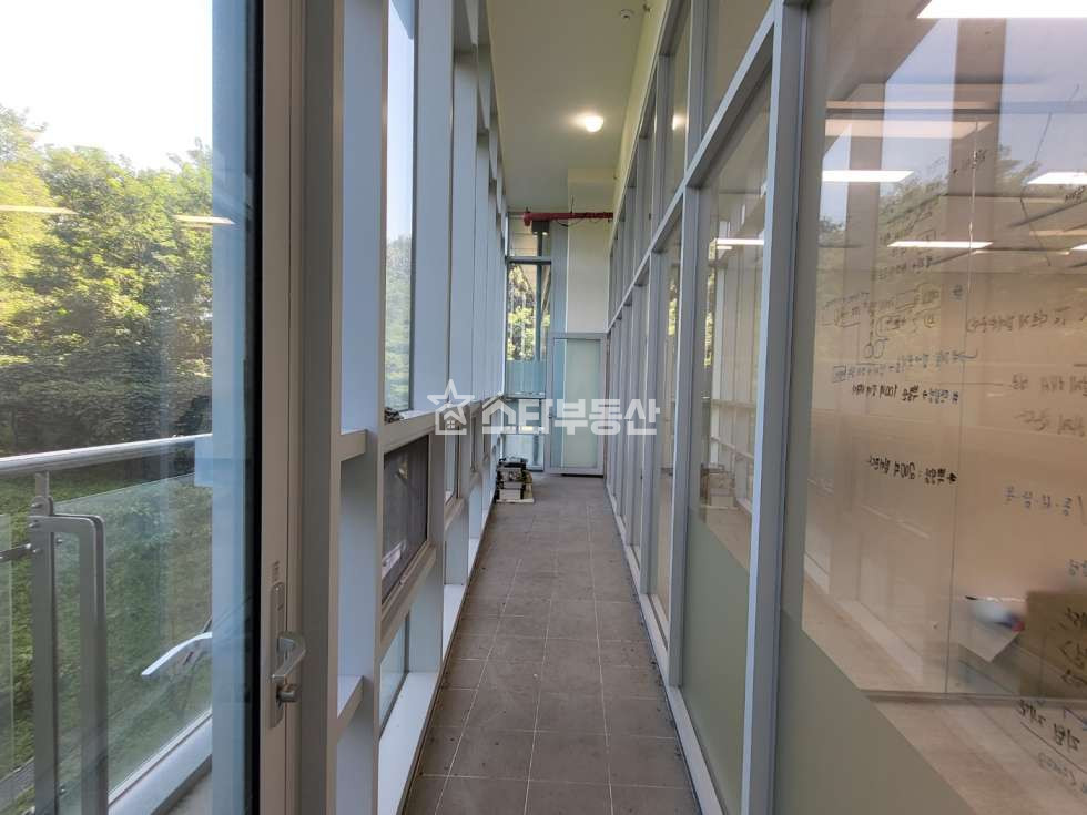 경기 광명시 일직동 엠클러스터, 실35평, 룸3+탕비실, 드라이브인, 높은층고, 하역작업최상 월세 매물번호 10072 사진 5