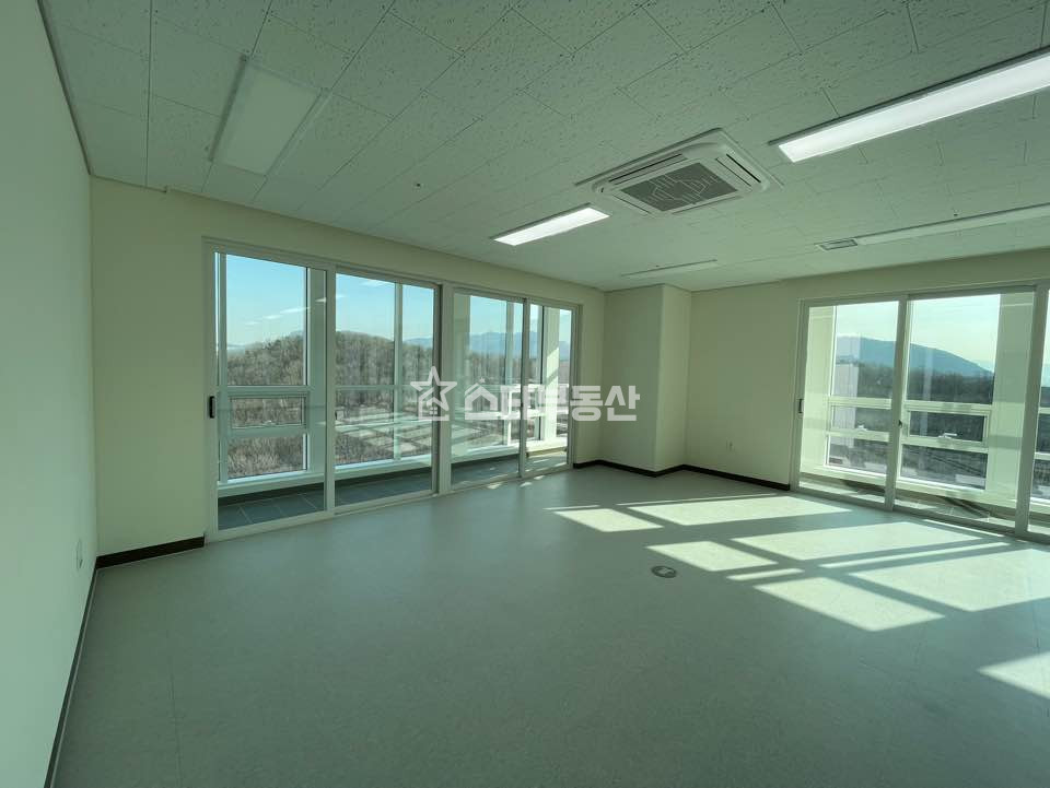 경기 광명시 일직동 광명역 GIDC, 사무실임대, 실21평, 발코니 有, 최상급전망, 즉시입주, 코너호실 월세 매물번호 10462 사진 1