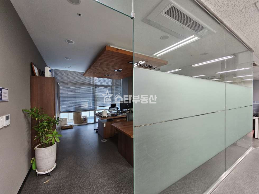 경기 광명시 소하동 A동 광명SK테크노파크 사무실 임대, 실163평, 룸다수 탕비실, 작업공간등 풀인테리어, 저렴한관리비 월세 매물번호 10108 사진 5