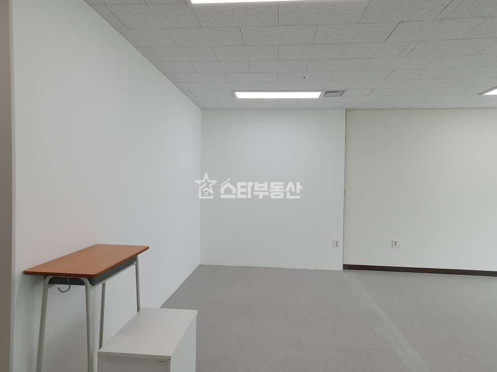 경기 광명시 일직동 GIDC 사무실, 전용29평, 룸2개 탕비실, 공장등록가능, 발코니有, 밝은사무실 월세 매물번호 10023 사진 2