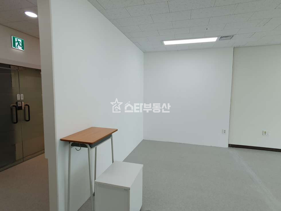 경기 광명시 일직동 GIDC 사무실, 전용29평, 룸2개 탕비실, 공장등록가능, 발코니有, 밝은사무실 월세 매물번호 10023 사진 5