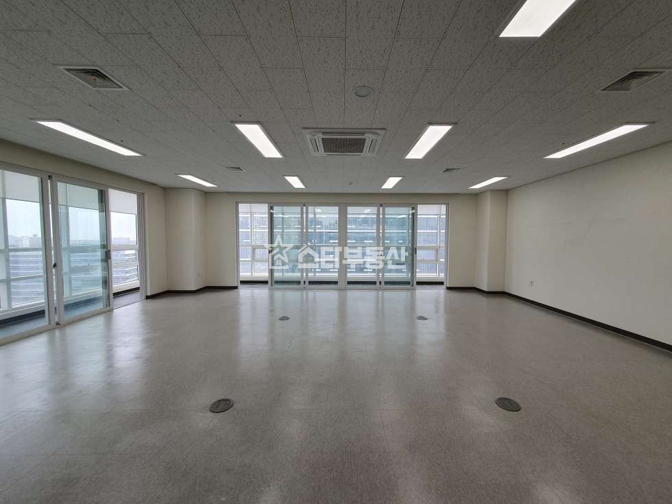 경기 광명시 일직동 광명역 GIDC 코너사무실 임대, 실21평, 발코니有, 기본인테리어 월세 매물번호 10349 사진 2