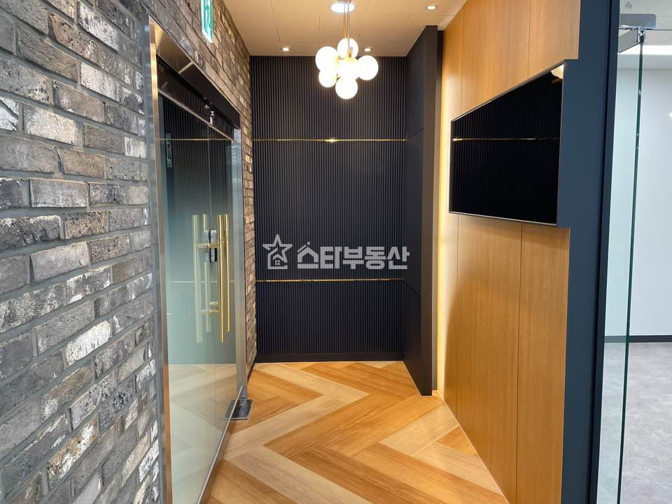 경기 광명시 일직동 광명GIDC 대형사무실, 실65, 룸5개 창고, 탕비실등 풀인테리어, 감각적인 사무실 월세 매물번호 10493 사진 1