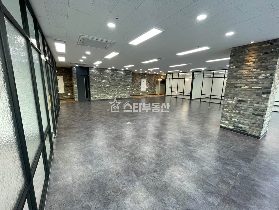 경기 광명시 일직동 광명GIDC 대형사무실, 실65, 룸5개 창고, 탕비실등 풀인테리어, 감각적인 사무실 월세 매물번호 10493 사진 6