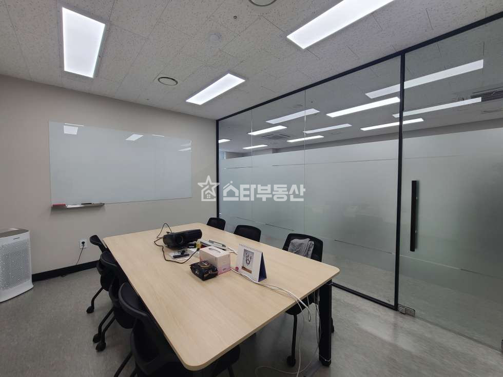 경기 광명시 일직동 광명역자이타워, 중형사무실임대, 전용28평, 룸2 탕비실, 풀인테리어, 최상급인테리어, 즉시입주 월세 매물번호 10541 사진 3