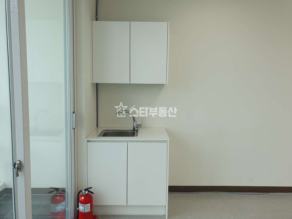 경기 광명시 일직동 광명역 GIDC 코너사무실 임대, 실21평, 발코니有, 싱크대 유리강화도어 월세 매물번호 10522 사진 3