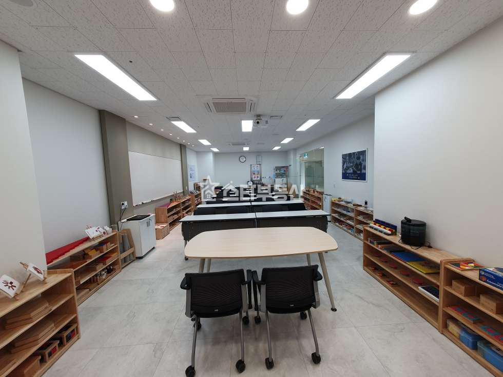경기 광명시 일직동 광명역GIDC 사무실 실입주 매매, 실37평, 룸2개 탕비실, 냉난방추가, 전망 채광 좋은 코너사무실, 실입주가능, 옥상정원 휴게공간 인접 매매 매물번호 10274 사진 3
