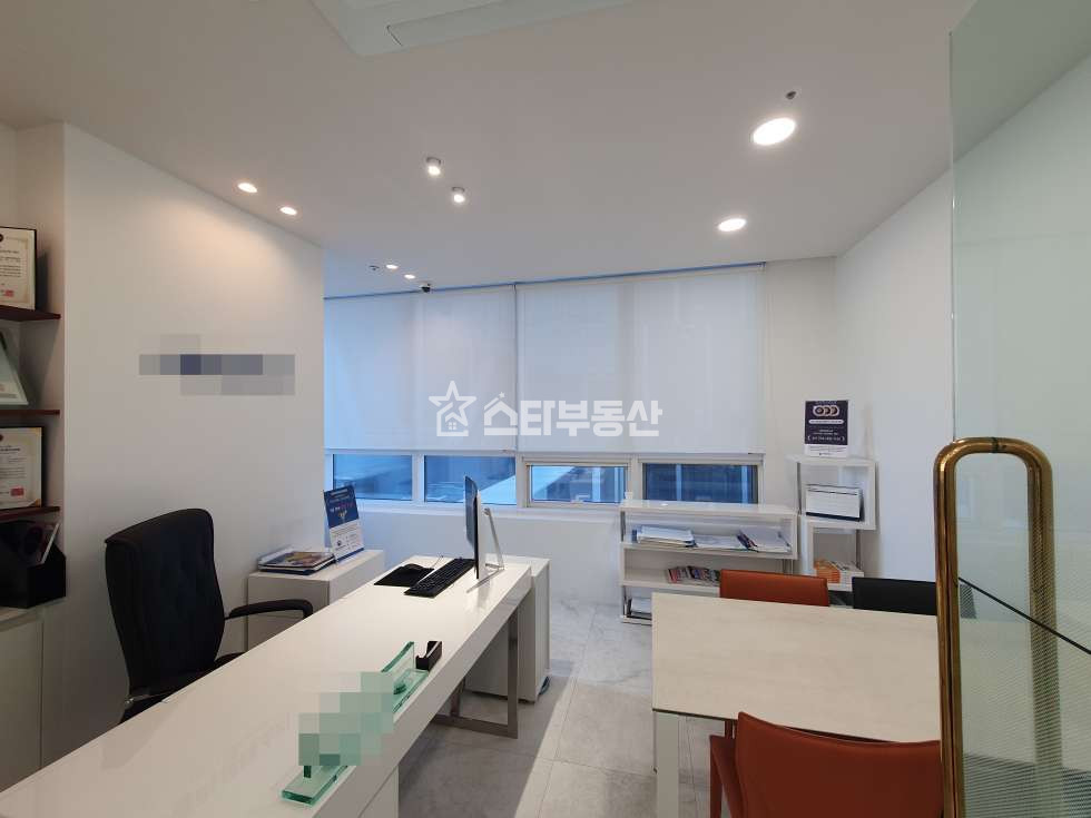 경기 광명시 일직동 광명역GIDC 사무실 실입주 매매, 실37평, 룸2개 탕비실, 냉난방추가, 전망 채광 좋은 코너사무실, 실입주가능, 옥상정원 휴게공간 인접 매매 매물번호 10274 사진 8