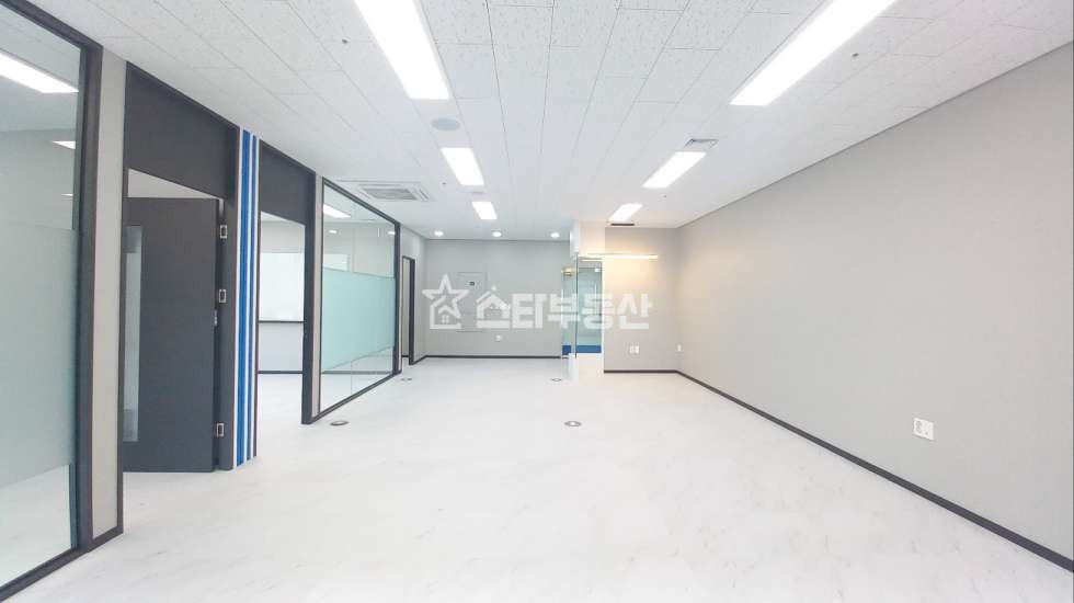 경기 광명시 일직동 광명 GIDC 사무실 매매, 실28평, 룸2개 탕비실, 최상급전망, 풀인테리어, 입주협의 매매 매물번호 10452 사진 1