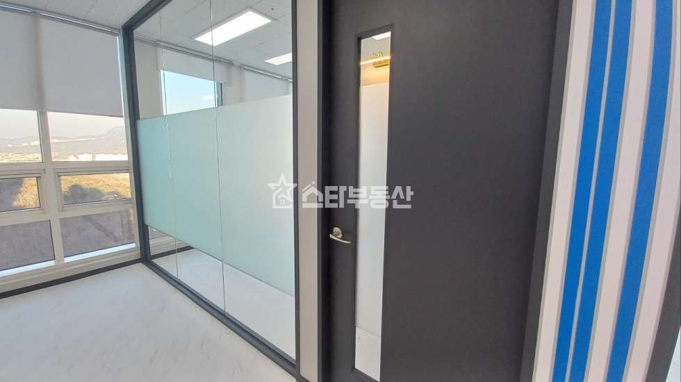 경기 광명시 일직동 광명 GIDC 사무실 매매, 실28평, 룸2개 탕비실, 최상급전망, 풀인테리어, 입주협의 매매 매물번호 10452 사진 3
