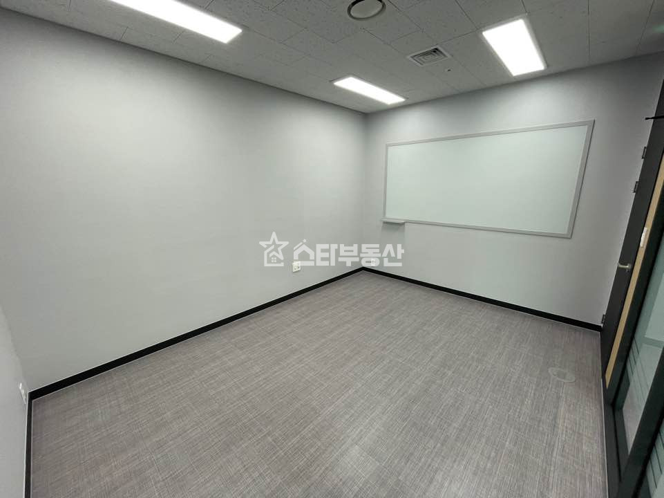 경기 광명시 일직동 광명GIDC, 전용24평, 룸2개+탕비실, 최상급, 풀인테리어, 빠른입주가능 월세 매물번호 10012 사진 7