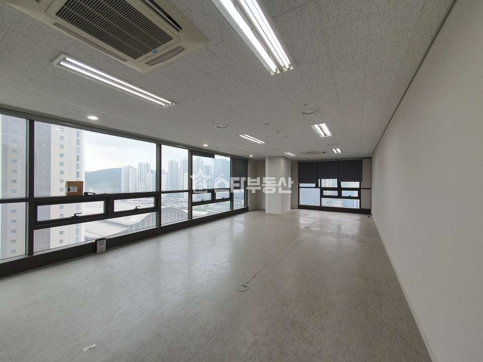 경기 광명시 일직동 광명역자이타워 임대, 전용15평, 발코니 有, 코너호실, 가성비 좋은 사무실, 즉시입주가능 월세 매물번호 10561 사진 2