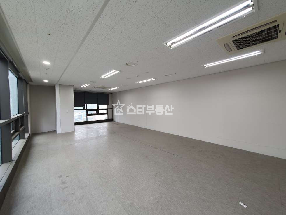 경기 광명시 일직동 광명역자이타워 임대, 전용15평, 발코니 有, 코너호실, 가성비 좋은 사무실, 즉시입주가능 월세 매물번호 10561 사진 4