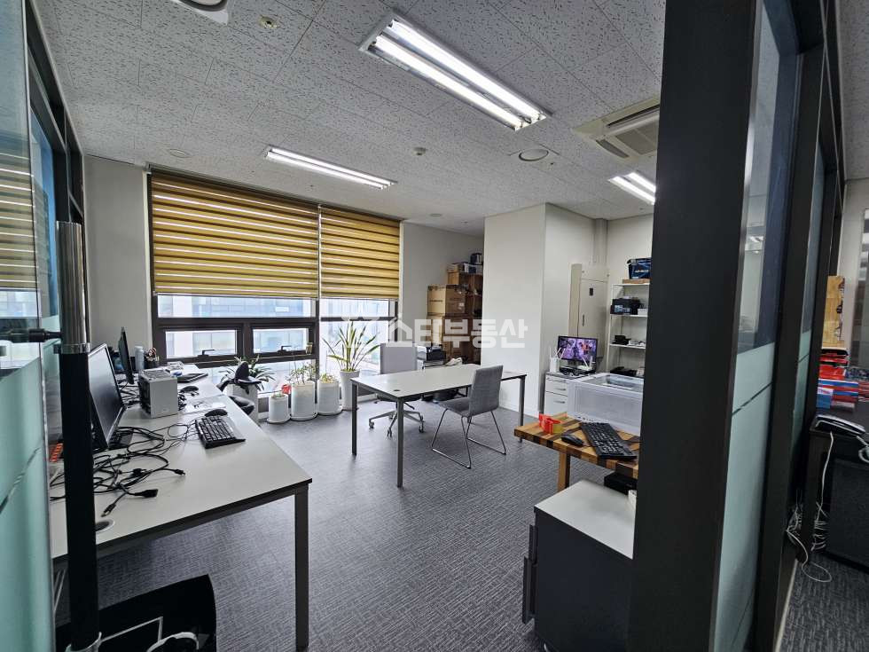 경기 광명시 일직동 광명역자이타워, 대형사무실, 전용90평, 룸7 탕비실, 풀인테리어, 코너사무실, 광명역초역세권 사무실 월세 매물번호 10572 사진 2