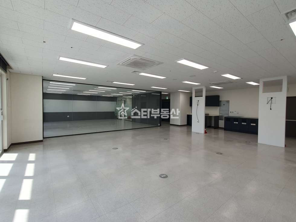 경기 광명시 일직동 광명역GIDC 지식산업센터, 실87평, 서비스면적 별도, 룸2개 탕비실, 풀인테리어, 인기호실 월세 매물번호 10142 사진 2