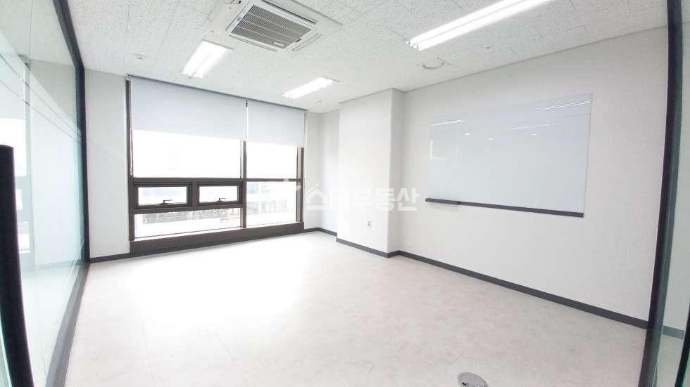경기 광명시 일직동 광명역자이타워 사무실임대, 전용28평, 룸1 탕비실, 풀인테리어 월세 매물번호 10264 사진 2