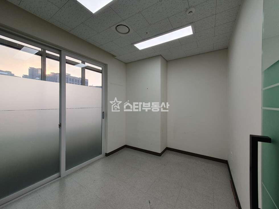 경기 광명시 일직동 광명GIDC, GIDC매매, 실29평, 룸2개 탕비실, 풀인테리어, 법인 실입주 추천 매매 매물번호 10192 사진 5