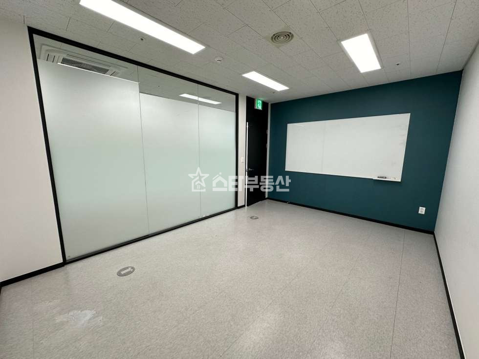경기 광명시 일직동 광명 GIDC 중형사무실, 실32평, 룸2개 탕비실, 풀인테리어, 즉시입주가능 월세 매물번호 10357 사진 1