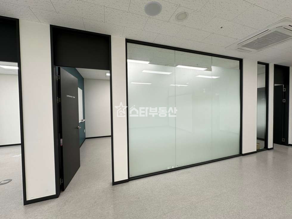 경기 광명시 일직동 광명 GIDC 중형사무실, 실32평, 룸2개 탕비실, 풀인테리어, 즉시입주가능 월세 매물번호 10357 사진 4