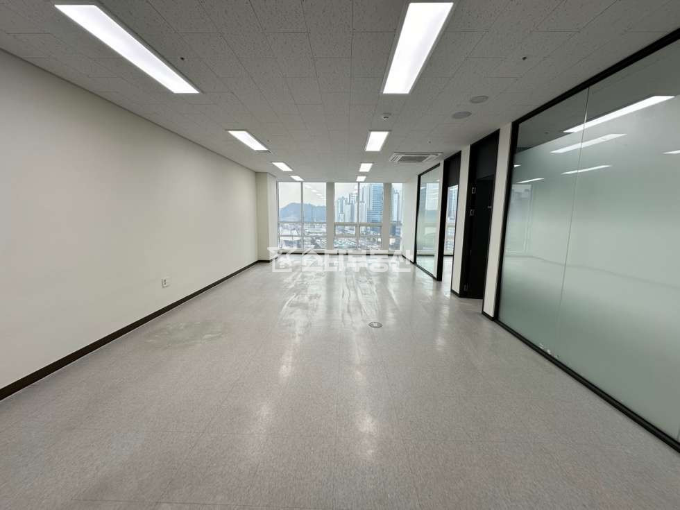 경기 광명시 일직동 광명 GIDC 중형사무실, 실32평, 룸2개 탕비실, 풀인테리어, 즉시입주가능 월세 매물번호 10357 사진 5
