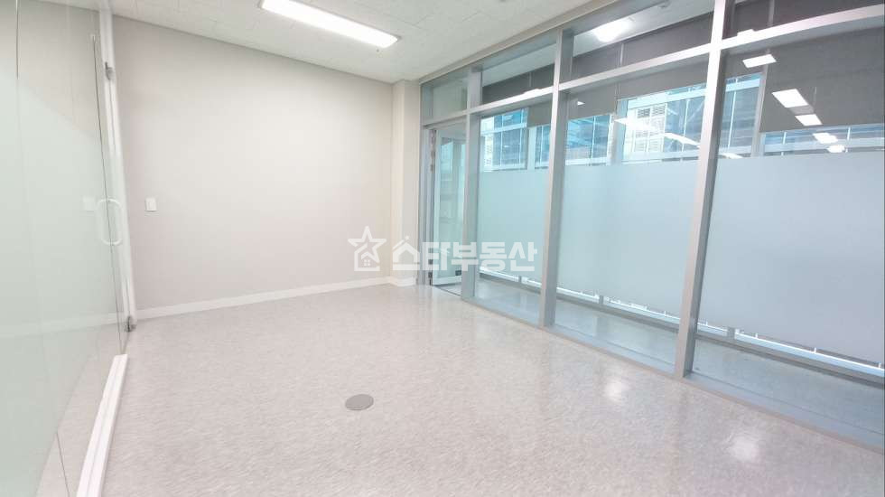 경기 광명시 소하동 광명G타워동 실18평, 룸1개 탕비실, 풀인테리어, 최상급인테리어, 실입주가능 매매 매물번호 10147 사진 3