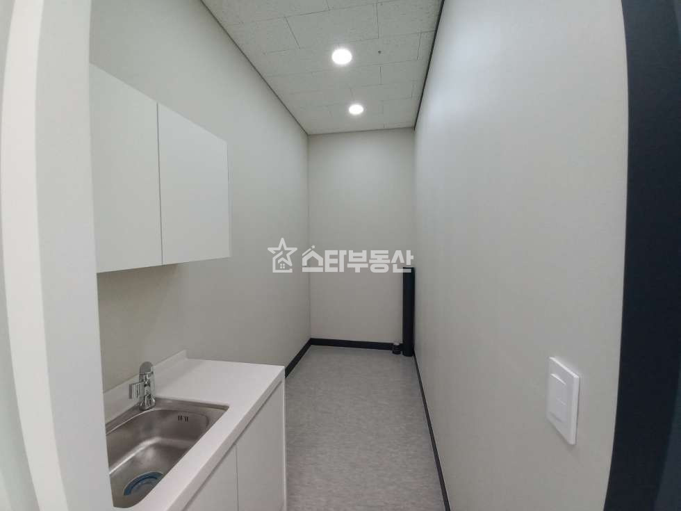 경기 광명시 소하동 광명G타워동 실35평, 룸2개 탕비실, 풀인테리어, 법인실입주추천 매매 매물번호 10158 사진 4