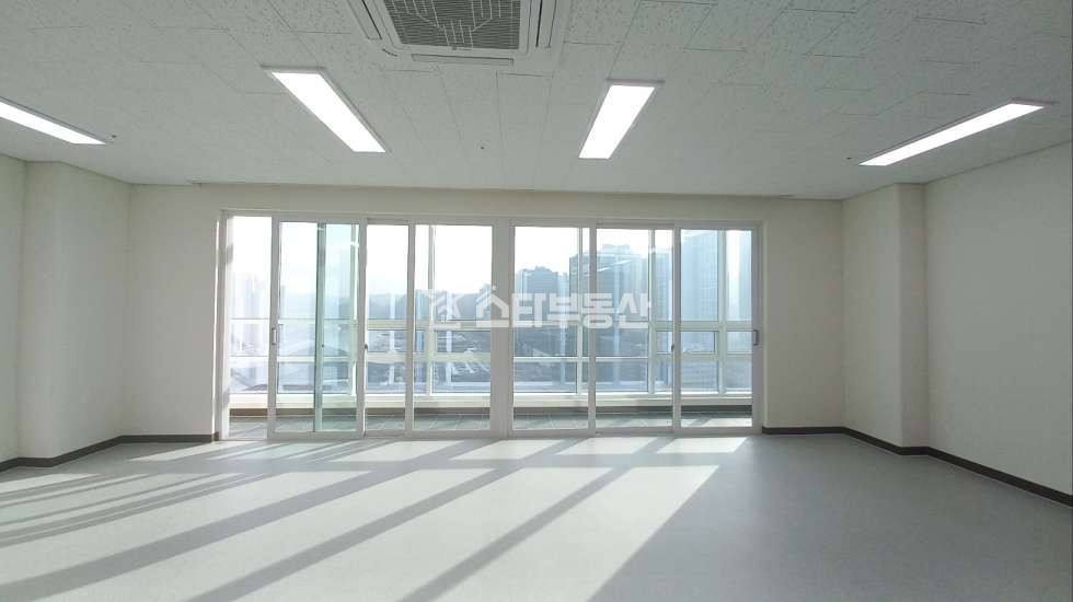 경기 광명시 일직동 광명역GIDC, 실29평 사무실 임대, 발코니有, 넓은업무공간, 막힘없는전망 월세 매물번호 10129 사진 5