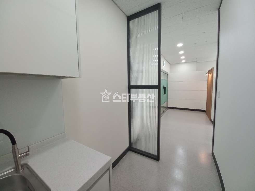 경기 광명시 일직동 광명역GIDC, 중형사무실, 실32평, 룸2개 탕비실, 풀인테리어, 법인실입주추천 매매 매물번호 10190 사진 1