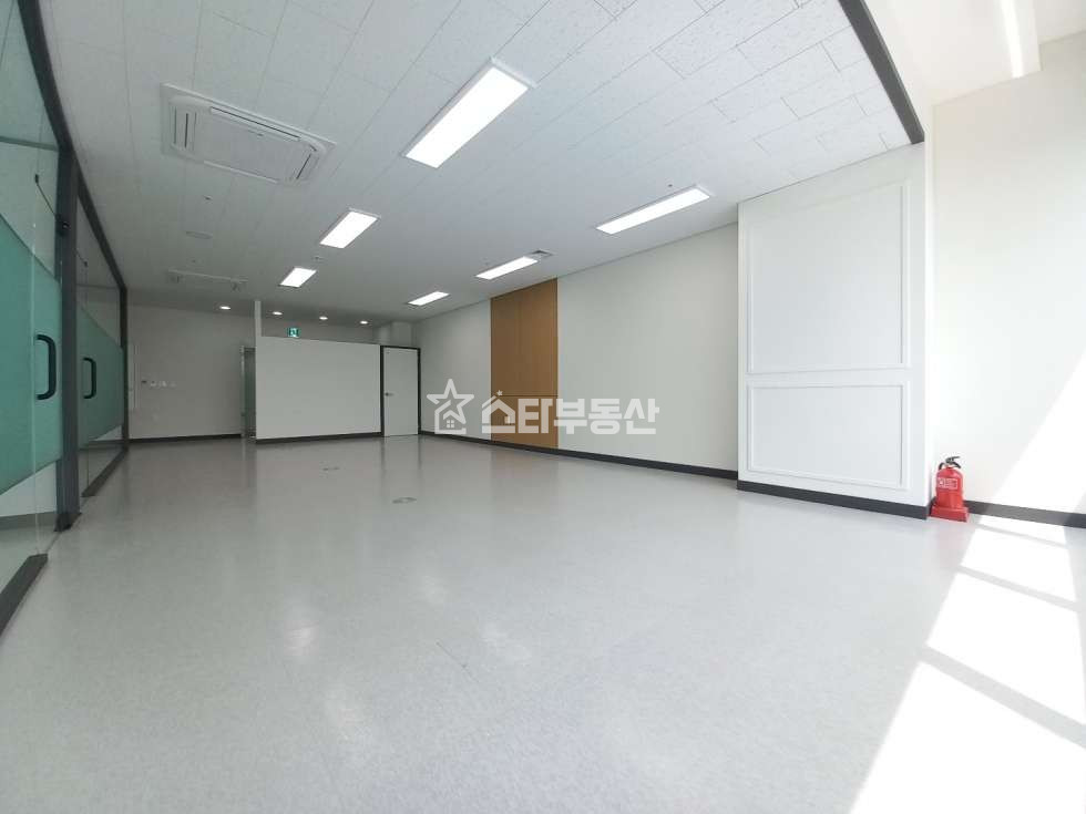 경기 광명시 일직동 광명역GIDC, 중형사무실, 실32평, 룸2개 탕비실, 풀인테리어, 법인실입주추천 매매 매물번호 10190 사진 3