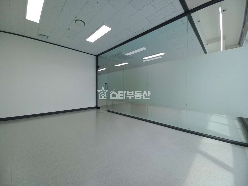 경기 광명시 일직동 광명역GIDC, 중형사무실, 실32평, 룸2개 탕비실, 풀인테리어, 법인실입주추천 매매 매물번호 10190 사진 4