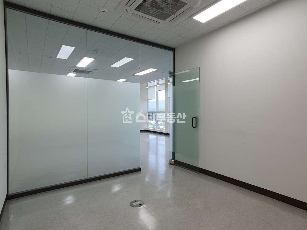 경기 광명시 일직동 광명역 GIDC 지식산업센터 매매, 실23평, 룸2개 탕비실, 풀인테리어, 인기많은전망, 실입주가능 매매 매물번호 10273 사진 6